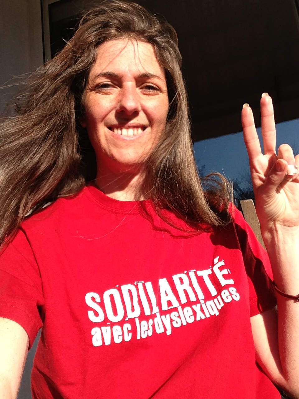Selfie as I wore my dyslexia t-shirt which reads (in French):sodilarity with the dyslexic
